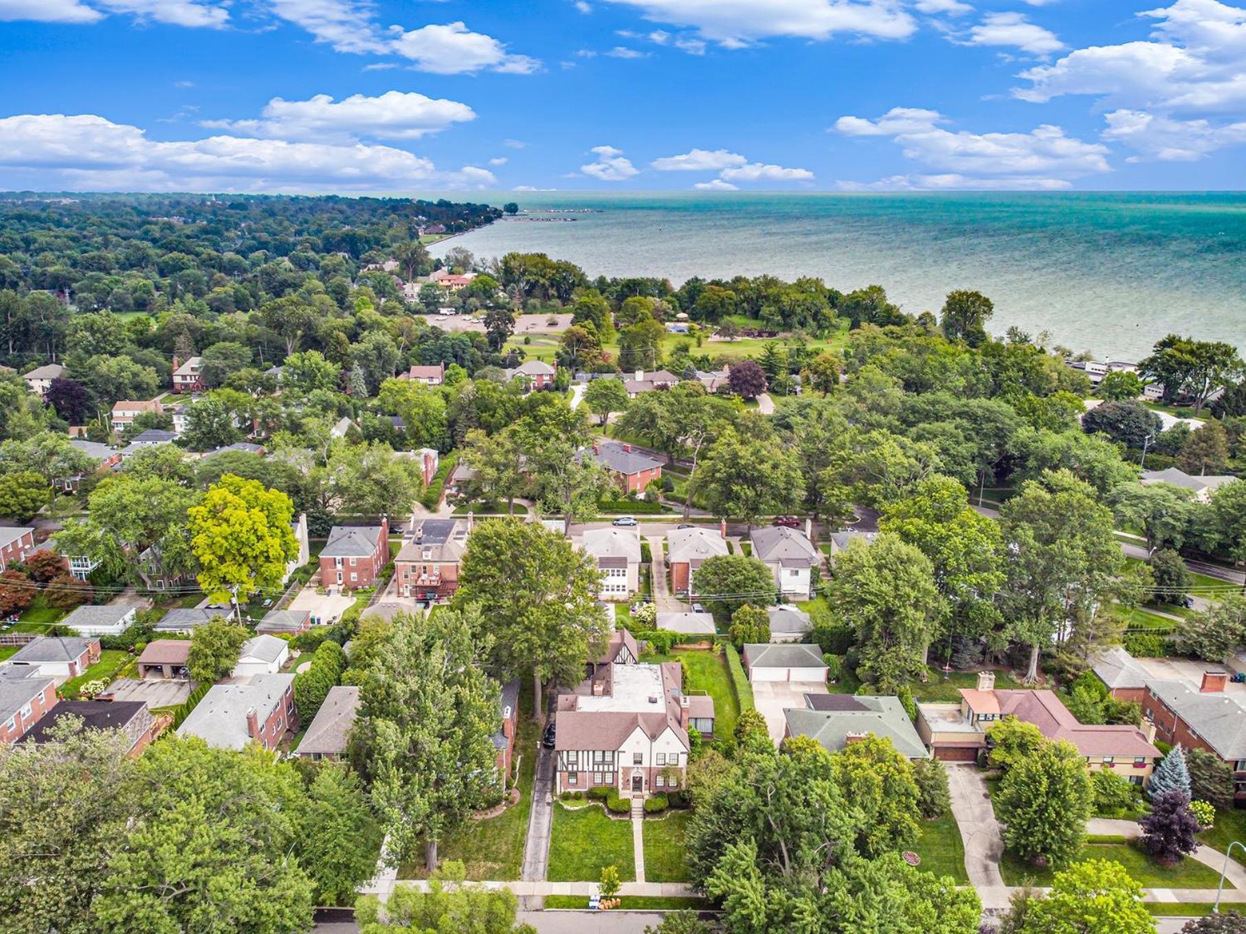 Mansion With Pub In Basement Apartment Grosse Pointe Park Exterior photo